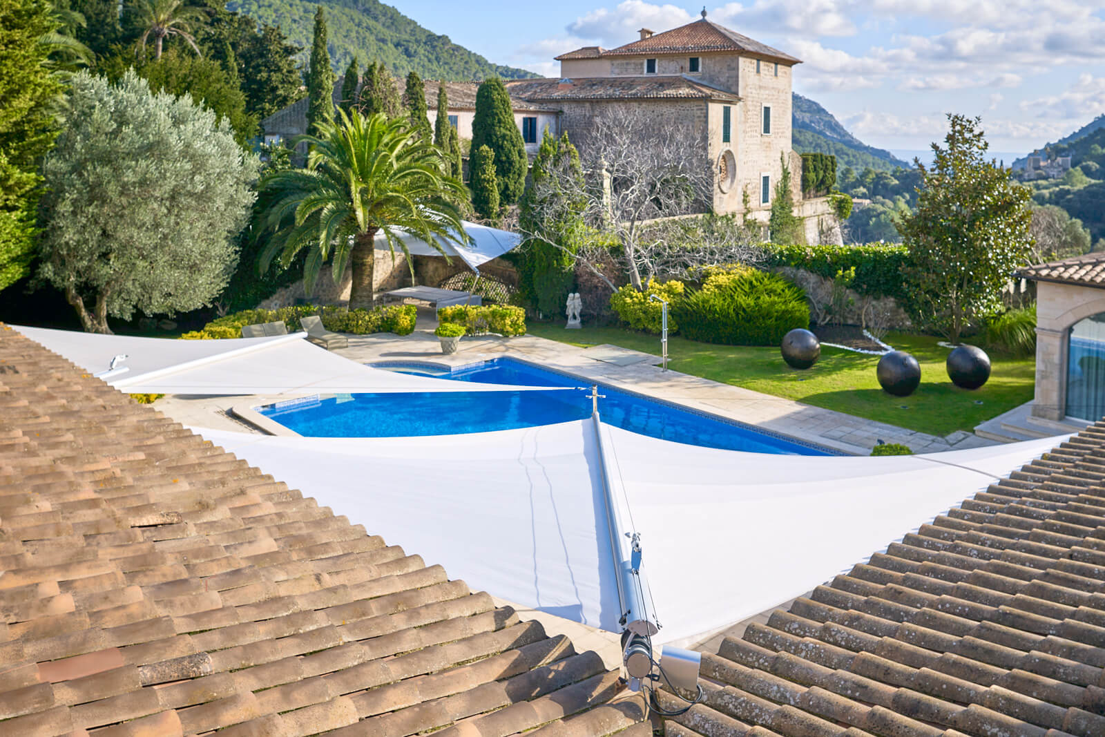 Sun Sail automatic wind sensor in operation during Tramuntana event Mallorca — anemometer at mast apex triggering patented soft-tension drive retraction, Beaufort 5 threshold