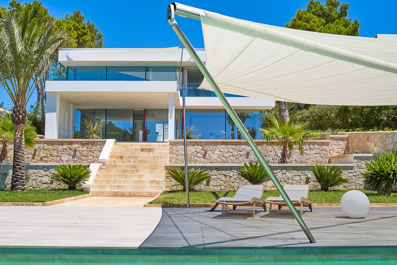 V4A marine-grade stainless steel SunSquare anchoring detail, private villa Port Andratx Mallorca